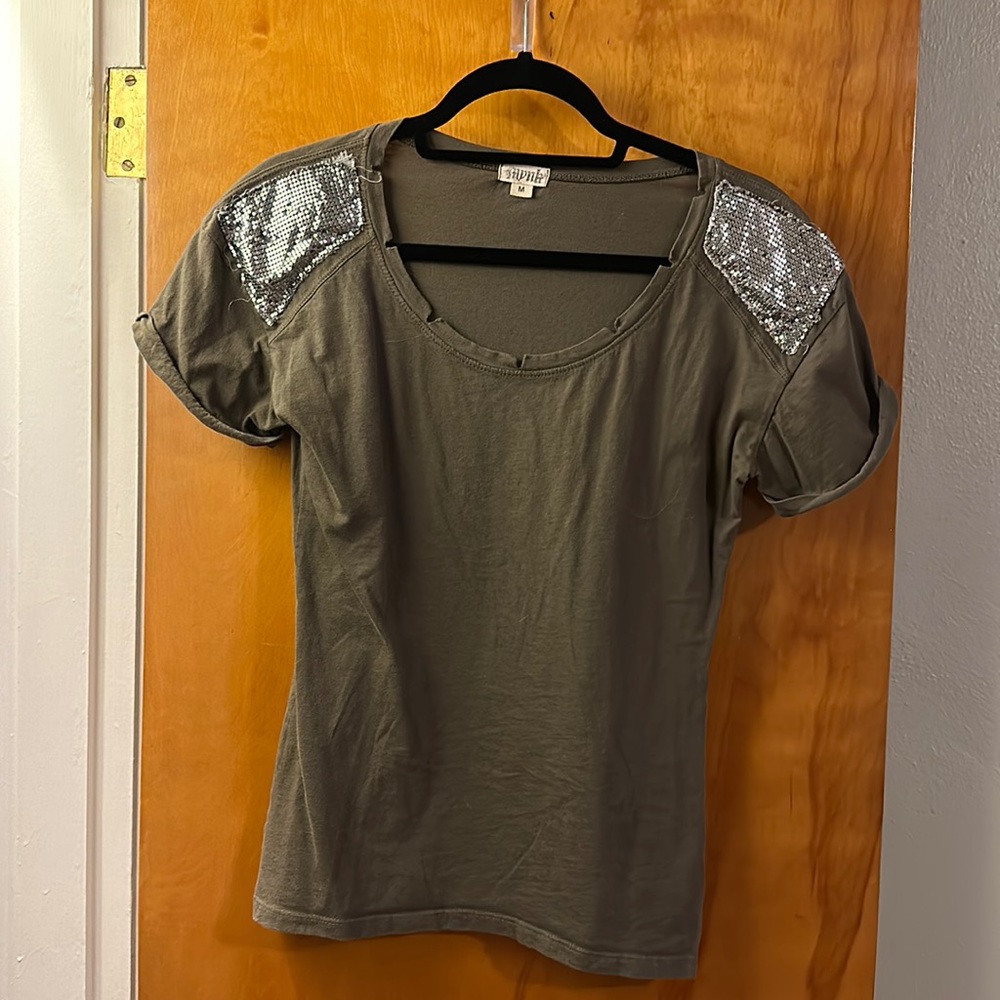 Distressed green tshirt with silver chain should caps 100% cotton